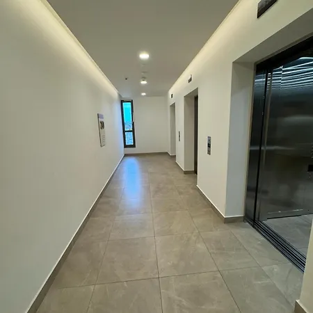 The Gates 2001 Apartment *